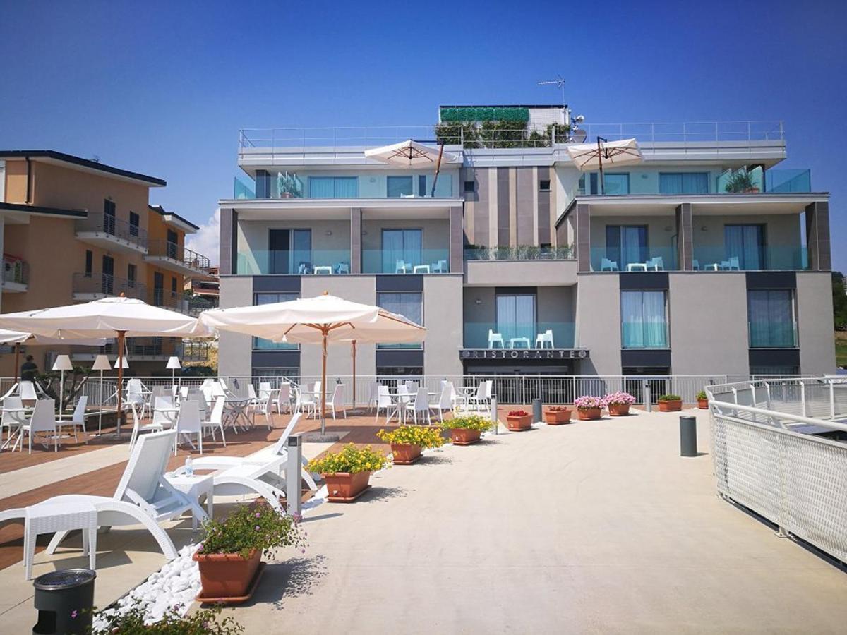 Ambruosi Village Resort & Spa Massignano Εξωτερικό φωτογραφία